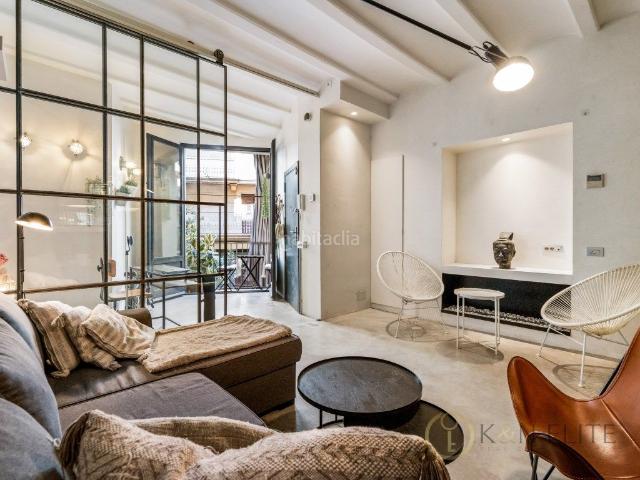 Piso en venta en Barcelona, St. Pere Sta. Caterina El Born. Loft de Diseño con Balcón en el Corazón de El Born. Pisos.