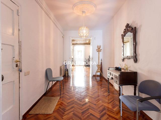 Piso en venta en Barcelona, St. Pere Sta. Caterina El Born. Piso de 260 m con terraza en El Born. Pisos.