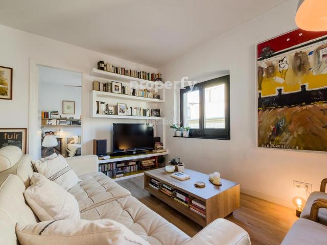 Ático en venta en Barcelona, St. Pere Sta. Caterina El Born. Piso en GòticBorn exterior a dos calles con ascensor reformado Barcelona. Áticos.