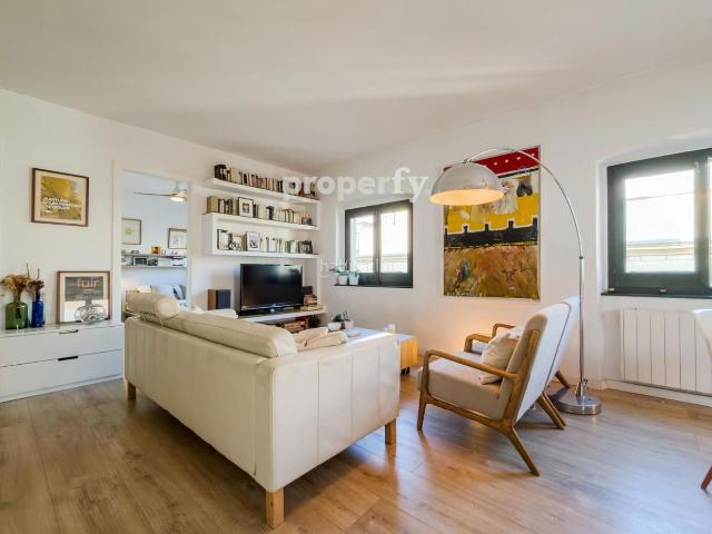 Ático en venta en Barcelona, St. Pere Sta. Caterina El Born. Piso en GòticBorn exterior a dos calles con ascensor reformado Barcelona. Áticos.