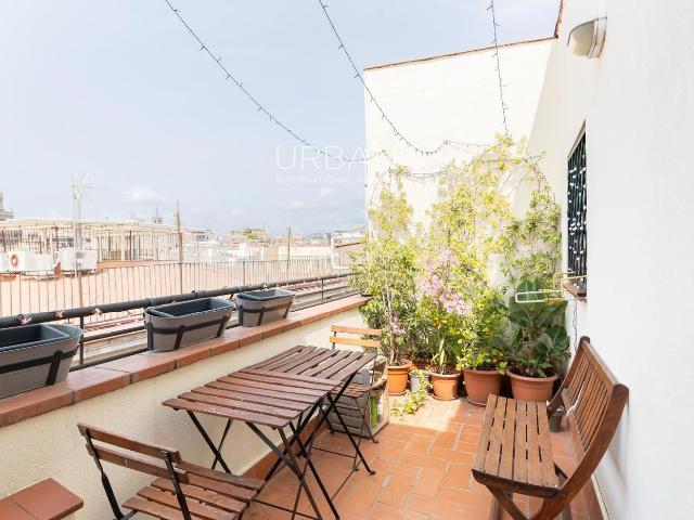Ático en venta en Barcelona, St. Pere Sta. Caterina El Born. Terraza privada y dirección exclusiva Apartamento de 1 dormitorio en el corazón de El Born. Áticos.