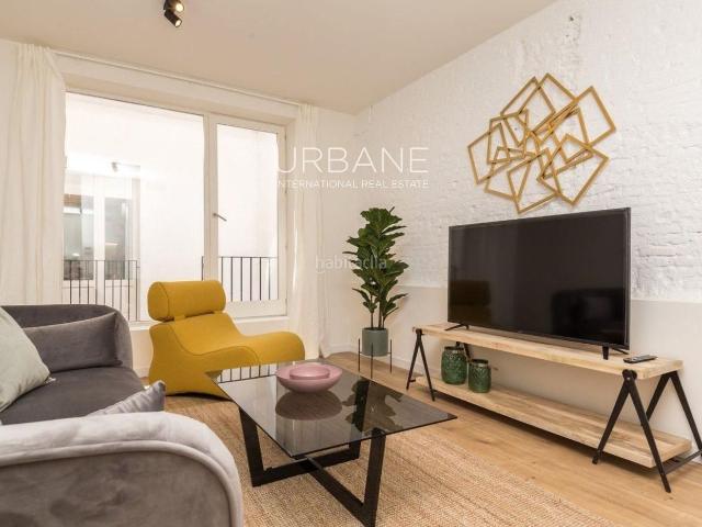 Piso en venta en Barcelona, St. Pere Sta. Caterina El Born. Vivienda reformada con terraza privada en primera planta en El Born, Barcelona. Pisos.