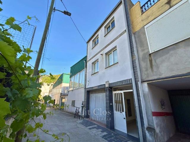 Piso en venta en Barco de Valdeorras O. Una oportunidad para vivir o invertir con una inversión inicial muy asequible. Pisos Barco de Valdeorras.