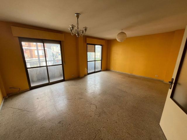 Piso en venta en Barco de Valdeorras O. Deseas convertir la casa de tus sueños en una realidad? Esta es tu oportunidad! Les ofrecemos en exclusiva este piso en edificio r. Pisos Barco de Valdeorras.