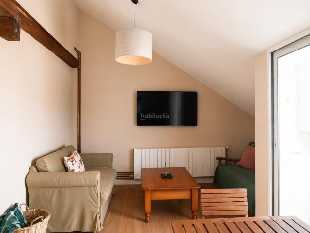 Piso en venta en Bareyo, Ajo. Coqueto piso de 3 habitaciones en Ajo, en urbanización con piscina. Todos los servicios a un paso. Pisos.