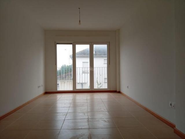 Piso en venta en Barreiros. Apartamento en San Cosme de Barreiros, a 2500 metros del mar. Pisos.