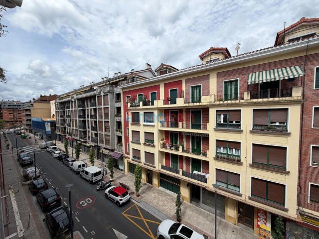 Piso en venta en Beasain. EXCLUSIVA INMOIRAIN Piso de 2 habitaciones con balcón y desván en San Inazio, Beasain. Pisos.