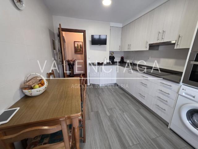 Piso en venta en Beasain. Luz, y vistas despejadas acogedor piso en la zona de La Portería. Pisos.