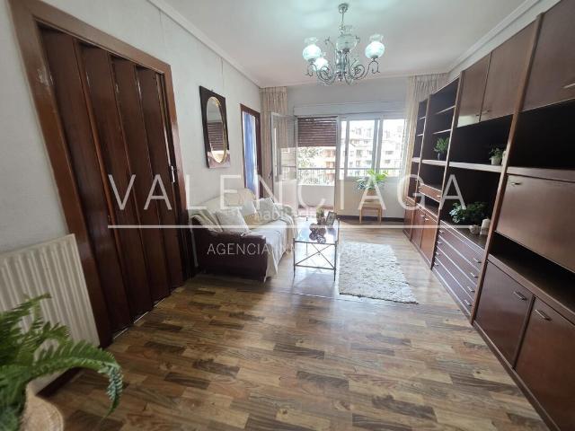 Piso en venta en Beasain. Vivienda céntrica con balcón. Pisos.