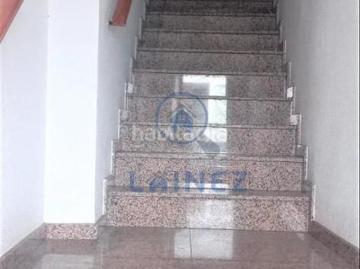 Piso en venta en Belmez. Se vende Edificio gran local comercial y gran piso próximo al centro situado en Belmez, provincia de Córdoba, muy bien situado co. Pisos.