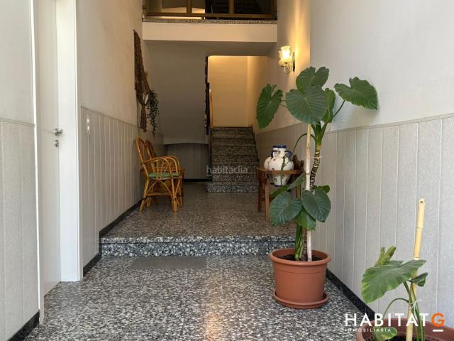Piso en venta en Bellpuig. Conjunt Immobiliari en venda al centre de Bellpuig Habitatge, Garatge amb Altell i Terreny Privat. Pisos.