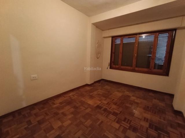 Piso en venta en Benavente. Vivienda toda exterior y muy soleada. Pisos.