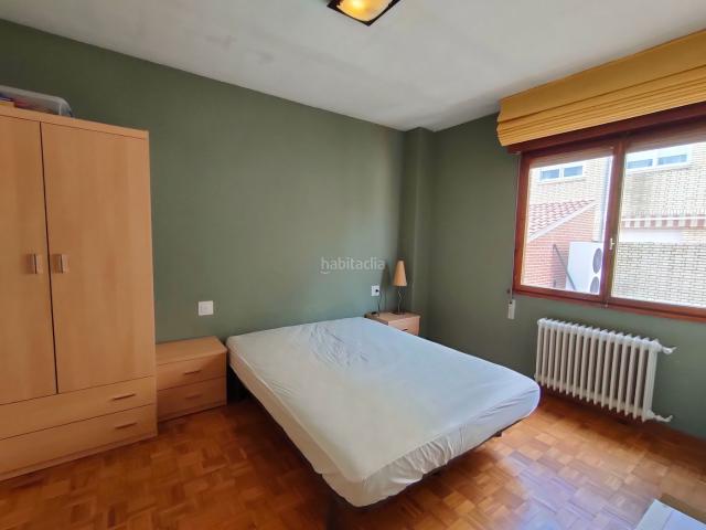Piso en venta en Benavente. vivienda en el centro de Benavente, muy soleada. Pisos.