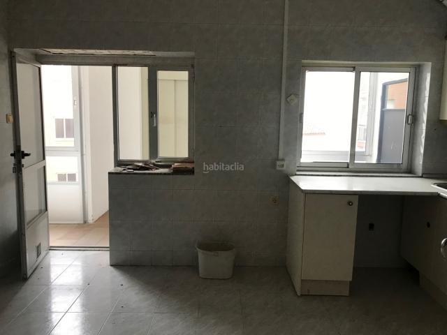 Piso en venta en Benavente. vivienda en el centro de Benavente, muy soleada. Pisos.