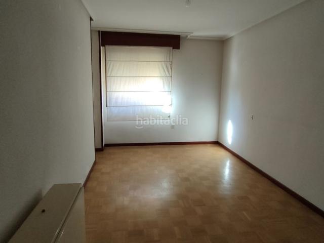 Piso en venta en Benavente. Inmueble completo vivienda+garaje+trastero en la Zona AV. EL FERIAL. Pisos.