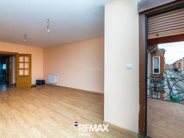 Piso en venta en Benavente. Luminoso piso disponible en Benavente. Pisos.