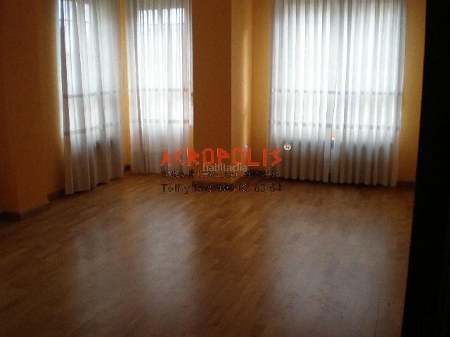 Piso en venta en Benavente. Piso en Avenida Luis Morán 1 El Pinar. Pisos.