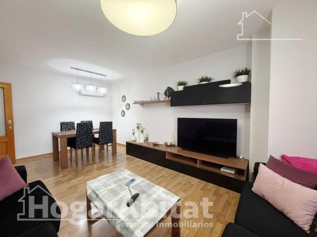 Piso en venta en Benaguasil. MUY AMPLIO CON GARAJE Y TRASTERO CERCA DEL METRO. Pisos.