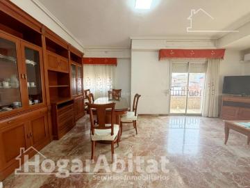 Piso en venta en Benaguasil. MUY LUMINOSO CON BALCÓN JUNTO AL AYUNTAMIENTO. Pisos.