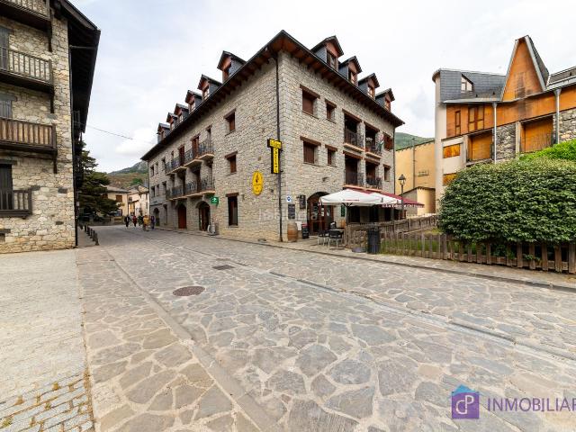 Piso en venta en Benasque. EXCLUSIVO APARTAMENTO EN EL CENTRO DE BENASQUE 96 m² 3 DORMITORIOS SUITE TERRAZA ASCENSOR TRASTERO. Pisos.