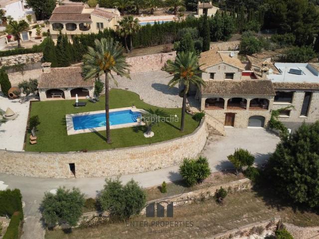 Piso en venta en Benissa, Benissa Pueblo. Una joya inmobiliaria en la Costa Blanca con vistas panorámicas al valle y diseño artesanal de alto valor.Esta exclusiva finca en. Pisos.