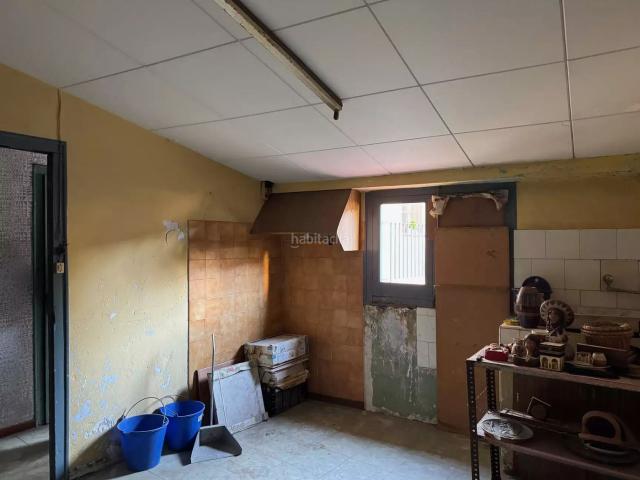 Piso en venta en Besalú. Piso duplex en venda para restaurar, situado en el pueblo de Besalú. Pisos.