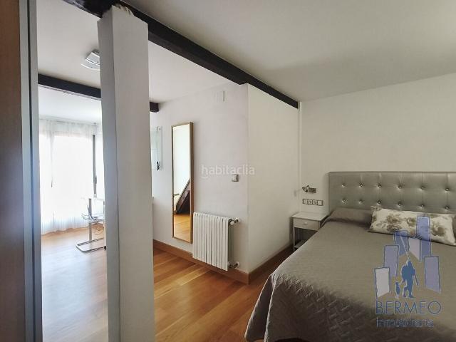 Piso en venta en Bermeo. Ultimo piso en el casco viejo reformado, ascensor y licencia turistica. Pisos.