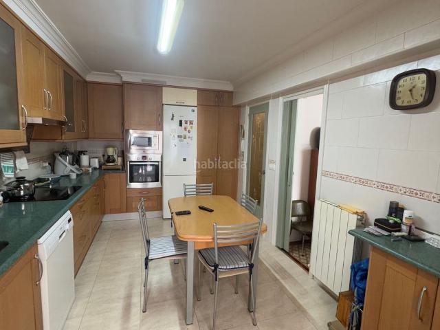 Piso en venta en Bermeo. AMPLIO PISO DE 4 HABITACIONES, SALON, COCINA, BAÑO Y ASEO CON GARAJE DOBLE. Pisos.