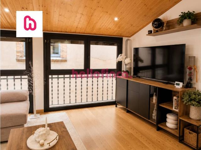 Piso en venta en Berga. Acogedor dúplex reformado con encanto y mucha luz en Berga. Pisos.