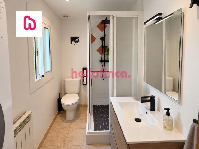 Piso en venta en Berga. Piso con terraza de 50 metros en Berga. Pisos.