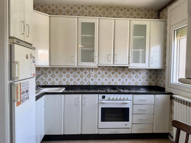 Piso en venta en Berga. Se vende piso en el centro de Berga con ascensor, vistas y 3 dormitorios. Pisos.
