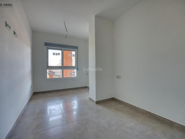 Piso en venta en Bigastro. Estrena tu nuevo hogar en Bigastro comodidad, funcionalidad y acceso independiente. Pisos.