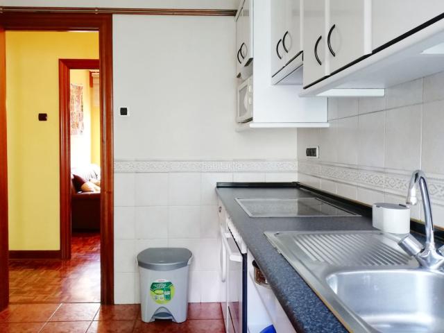 Piso en venta en Bilbao, Barrio de Uribarri. Se Vende piso en Uribarri, de 3 habitaciones, con arrendatarios. A 5 minutos de la salida del metro de Escuelas de Uribarri. Pisos.
