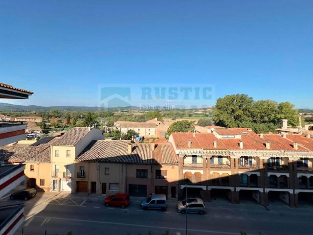 Piso en venta en Bisbal d´Empordà La. En exclusiva, amplio piso en venta en La Bisbal dEmpordà en edificio con ascensor, cuatro dormitorios y dos baños. Pisos Bisbal d´Empordà.