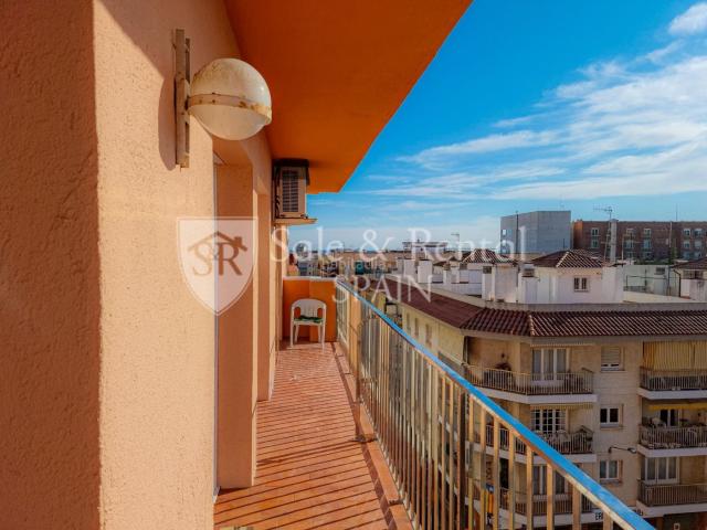 Piso en venta en Blanes, Centre Costa Brava. LUMINOSO PISO REFORMADO CON CUATRO DORMITORIOS EN EL CENTRO DE BLANES. Pisos.
