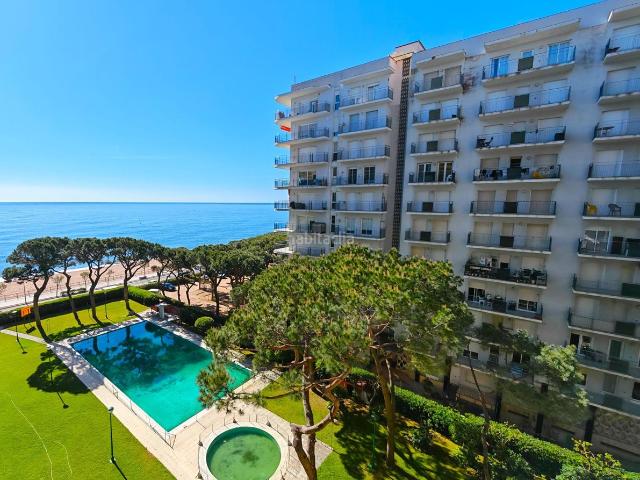 Piso en venta en Blanes, Els Pins Costa Brava. APARTAMENTO CON PISCINA ZONA PINOS. Pisos.
