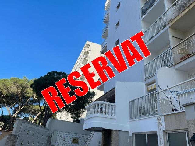 Piso en venta en Blanes, Els Pins Costa Brava. Piso en Blanes con Terraza de 30m² frente a la playa. Pisos.