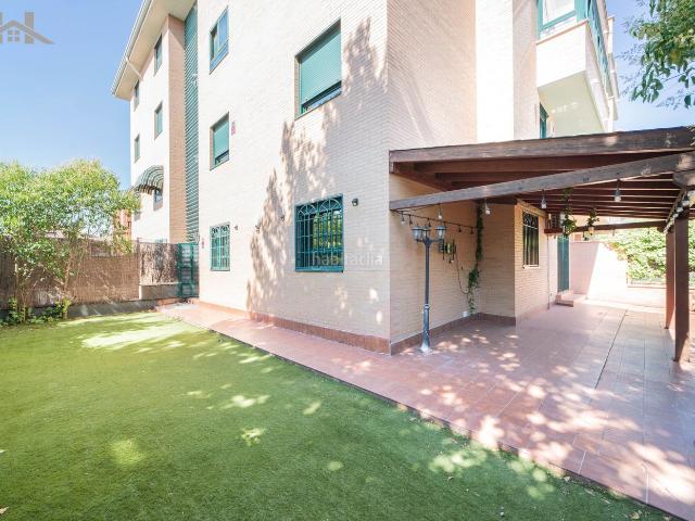 Piso en venta en Boadilla del Monte, Sector B. Maginifico bajo con jardin. Pisos Boadilla del.