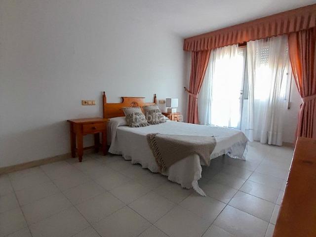 Piso en venta en Boiro. Piso de cuatro dormitorios en el centro de Boiro y muy próximo a la playa. Pisos.