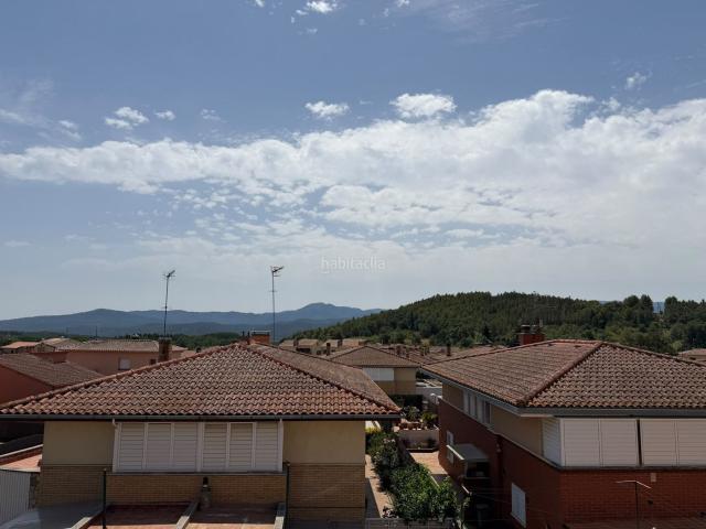 Piso en venta en Breda. AMPLIO PISO DE 133 M2 CON 2 PLAZAS DE APARCAMIENTO, TRASTERO Y MAGNIFICAS VISTAS EN BREDA. Pisos.