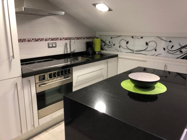 Piso en venta en Brión. gran oportunidad! se vende apartamento en la calle avenida de noia brion, a 5 minutos de bertamirans, a 10 de santiago IDEAL. Pisos.