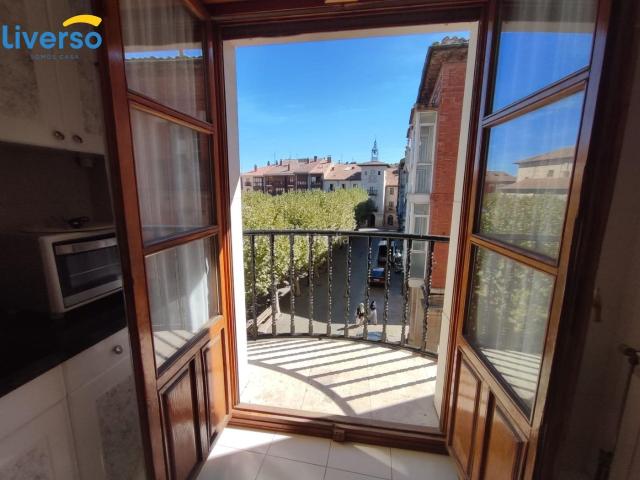 Piso en venta en Briviesca. AMPLIO PISO DE 150 m2 CON 4 HABITACIONES Y TERRAZA EN EL CENTRO DE BRIVIESCA!. Pisos.