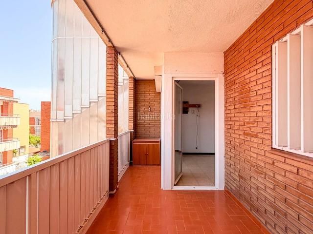 Piso en venta en Cubelles, Maritim. Piso acogedor con gran balcón y a un paso del mar. Pisos.