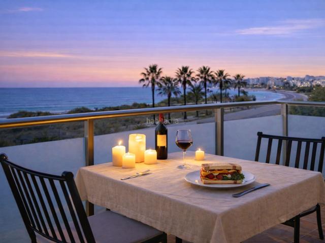 Piso en venta en Cubelles, Santa Maria l´Eixample Sud Sumella. Piso en primera línea de playa todo exterior vistas al mediterraneo. Pisos.