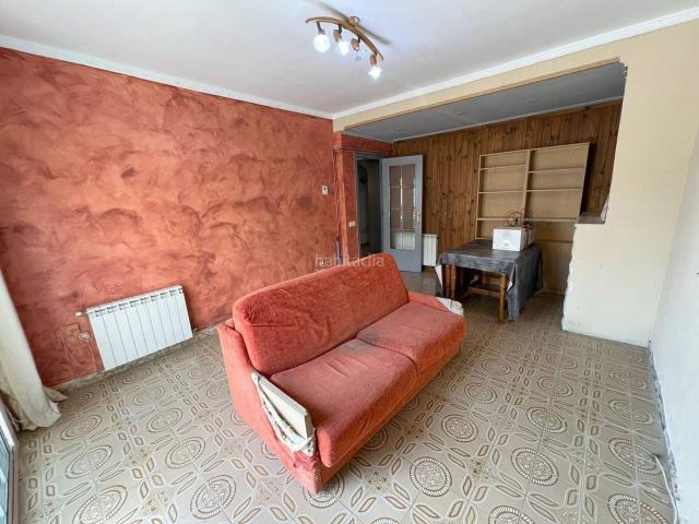 Piso en venta en Cubelles, Santa Maria l´Eixample Sud Sumella. PRIMERO DE ALTURA DE ORIGEN A REFORMAR EN ZONA FONS SUMELLA DE CUBELLES. Pisos.