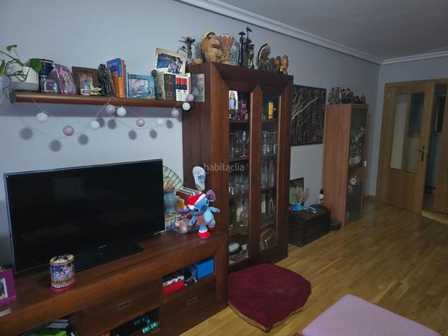 Piso en venta en Cuenca, Alameda. Luz, calma y comodidad en un piso cuidado y listo para vivir. Pisos.