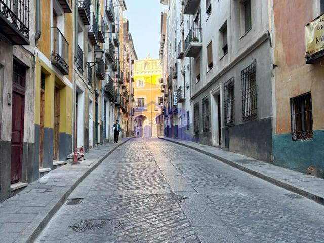 Piso en venta en Cuenca, Casco Histórico. Apartamento reformado en Alfonso VIII. Pisos.