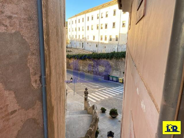Piso en venta en Cuenca, Casco Histórico. Se vende apartamento en casco antiguo de Cuenca. Pisos.