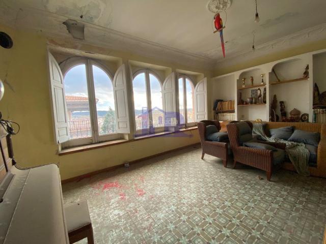 Piso en venta en Cuenca, Casco Histórico. Se vende vivienda tipo duplex en casco antiguo. Pisos.