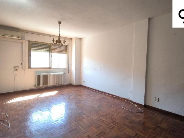 Piso en venta en Cuenca, Centro. AMPLIO PISO A LA VENTA EN HERMANOS BECERRIL. GARAJE Y TRASTERO INCLUIDO. Pisos.